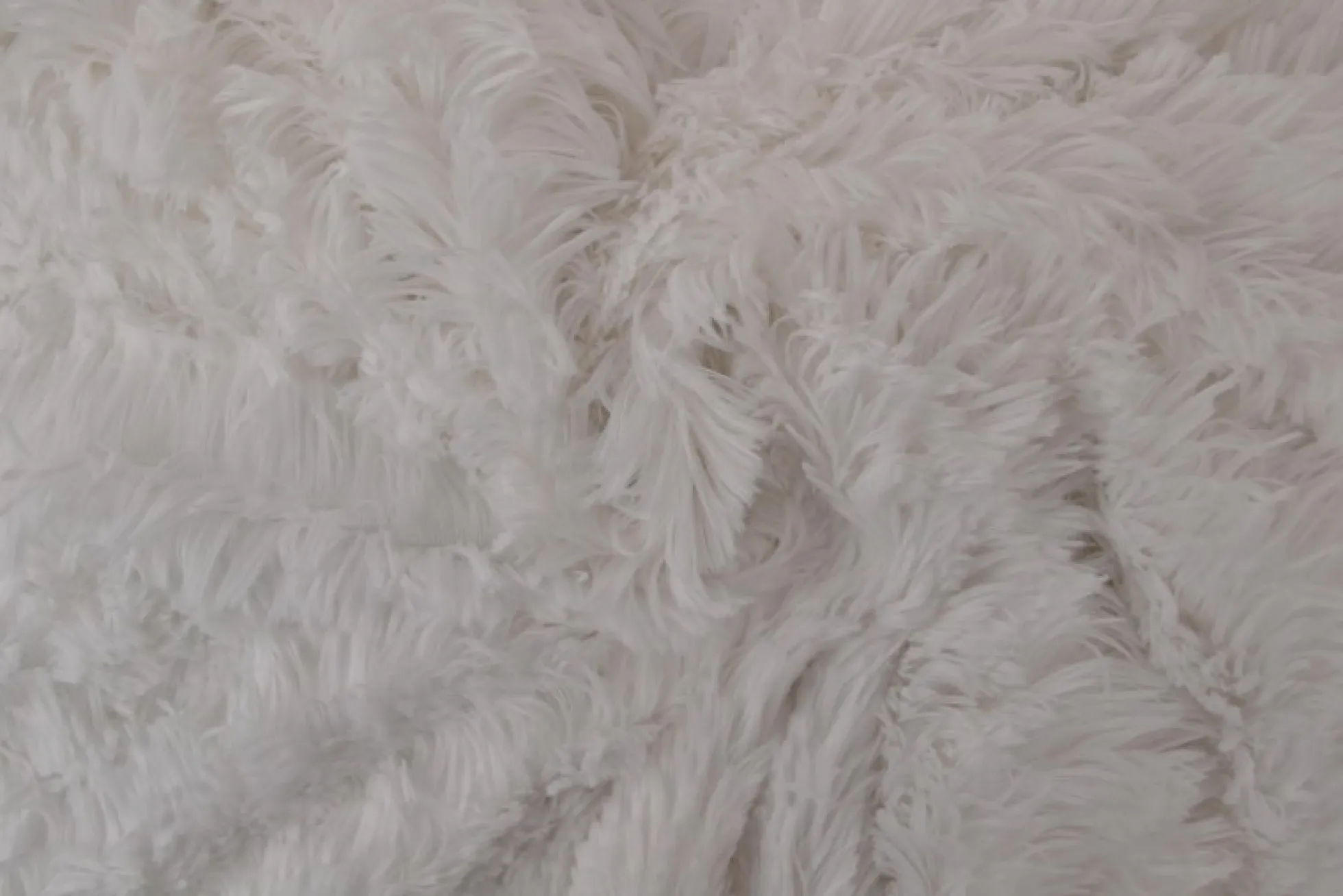 Bont langharig (Pluche / Fluffy) – Wit