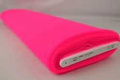 Brandvertragende tule – Fluor roze 300cm breed
