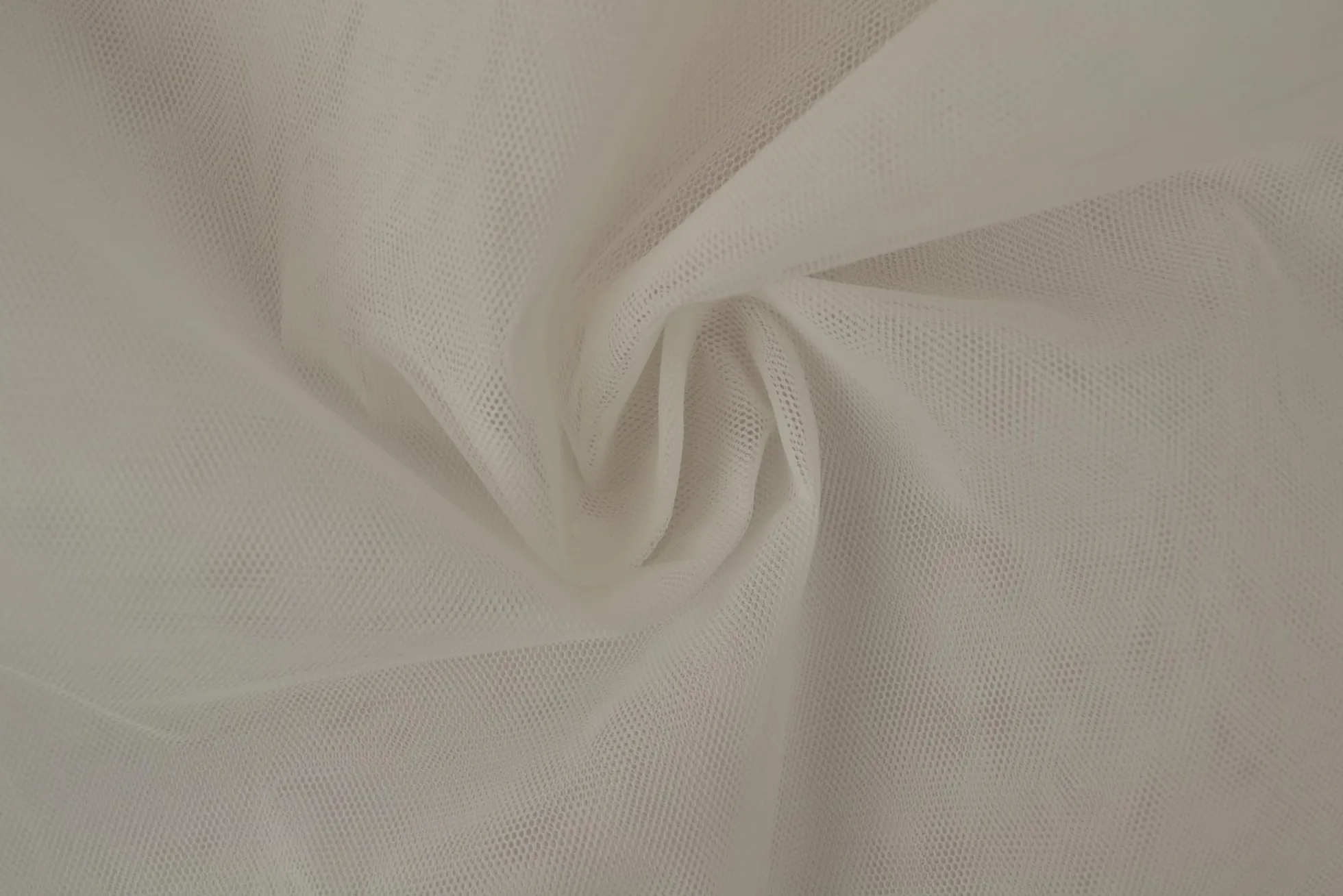 Brandvertragende tule – Gebroken wit 300cm breed