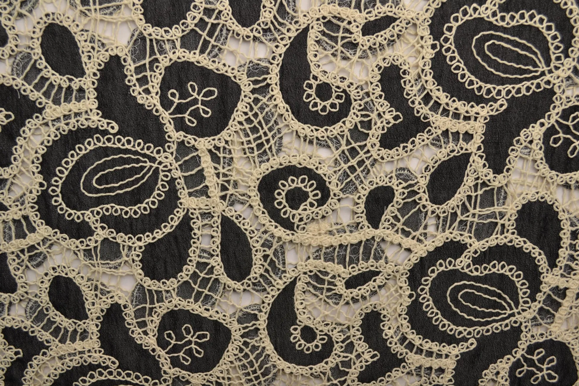 Broderie jeanslook – Black blossom