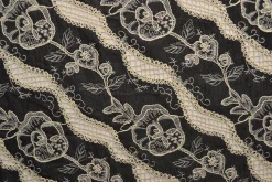 Broderie jeanslook – Black botanic heirloom