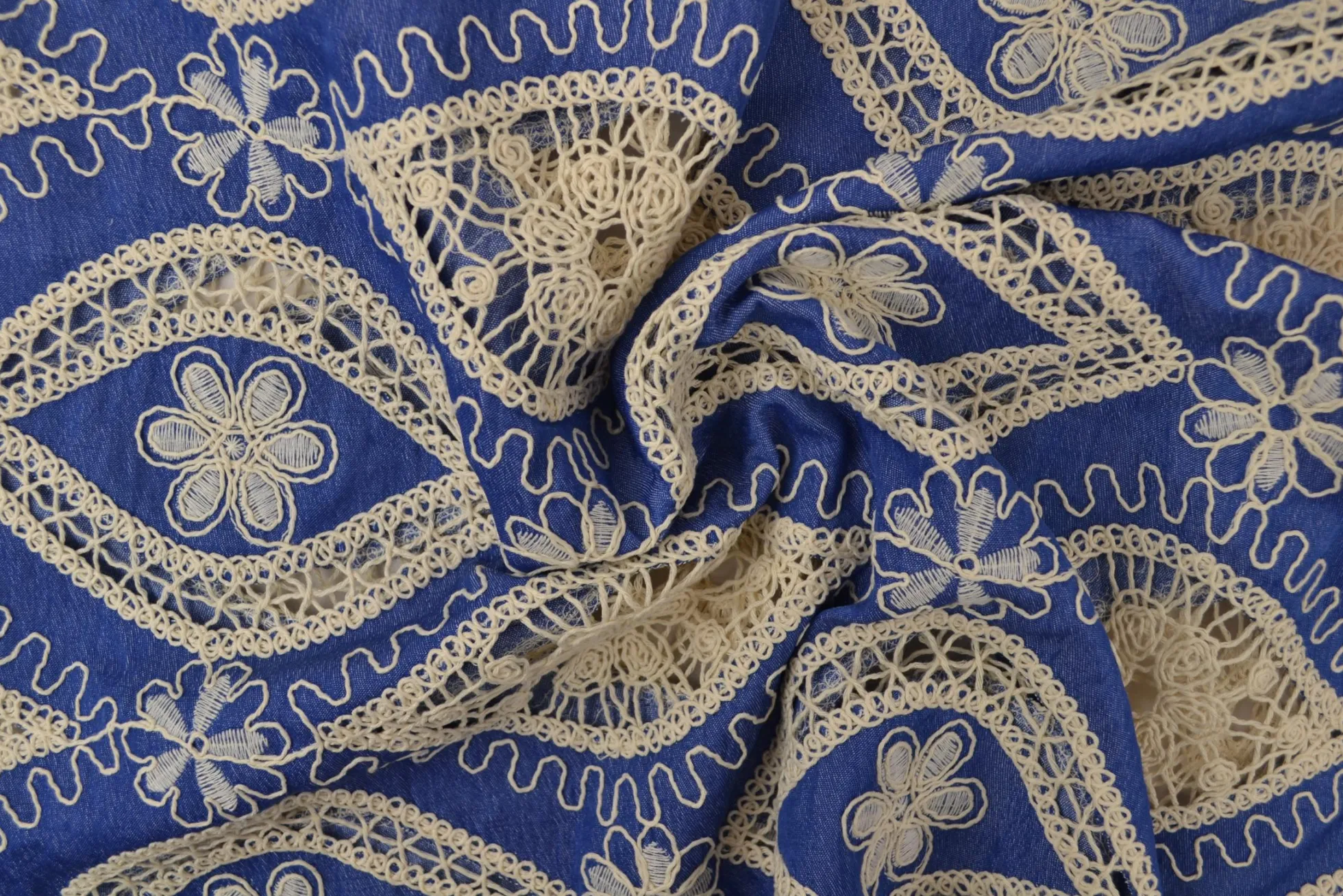 Broderie jeanslook – Blue vintage floral