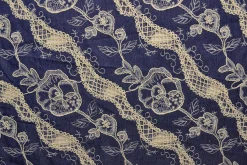 Broderie jeanslook – Dark blue botanic heirloom