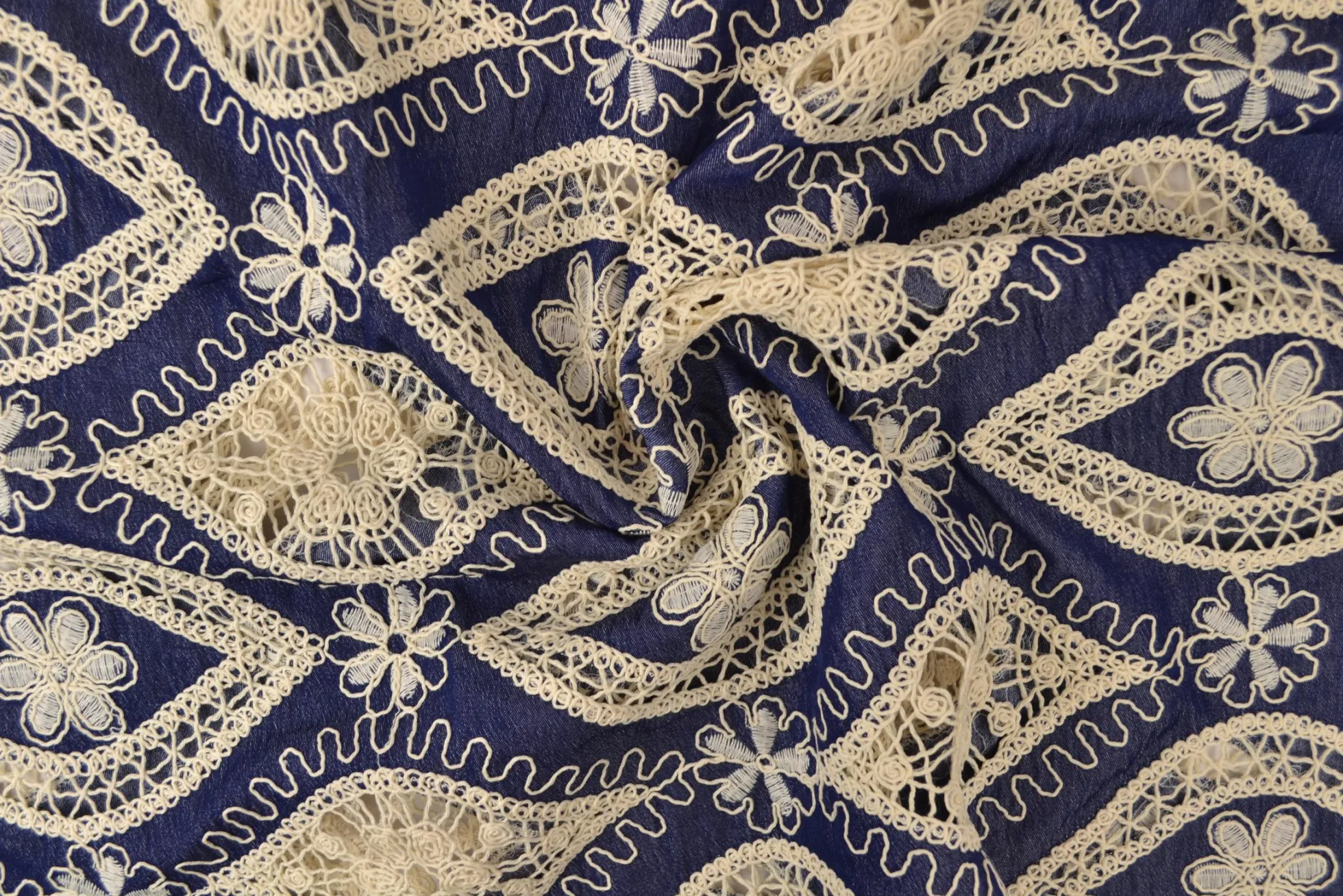 Broderie jeanslook – Dark blue vintage floral