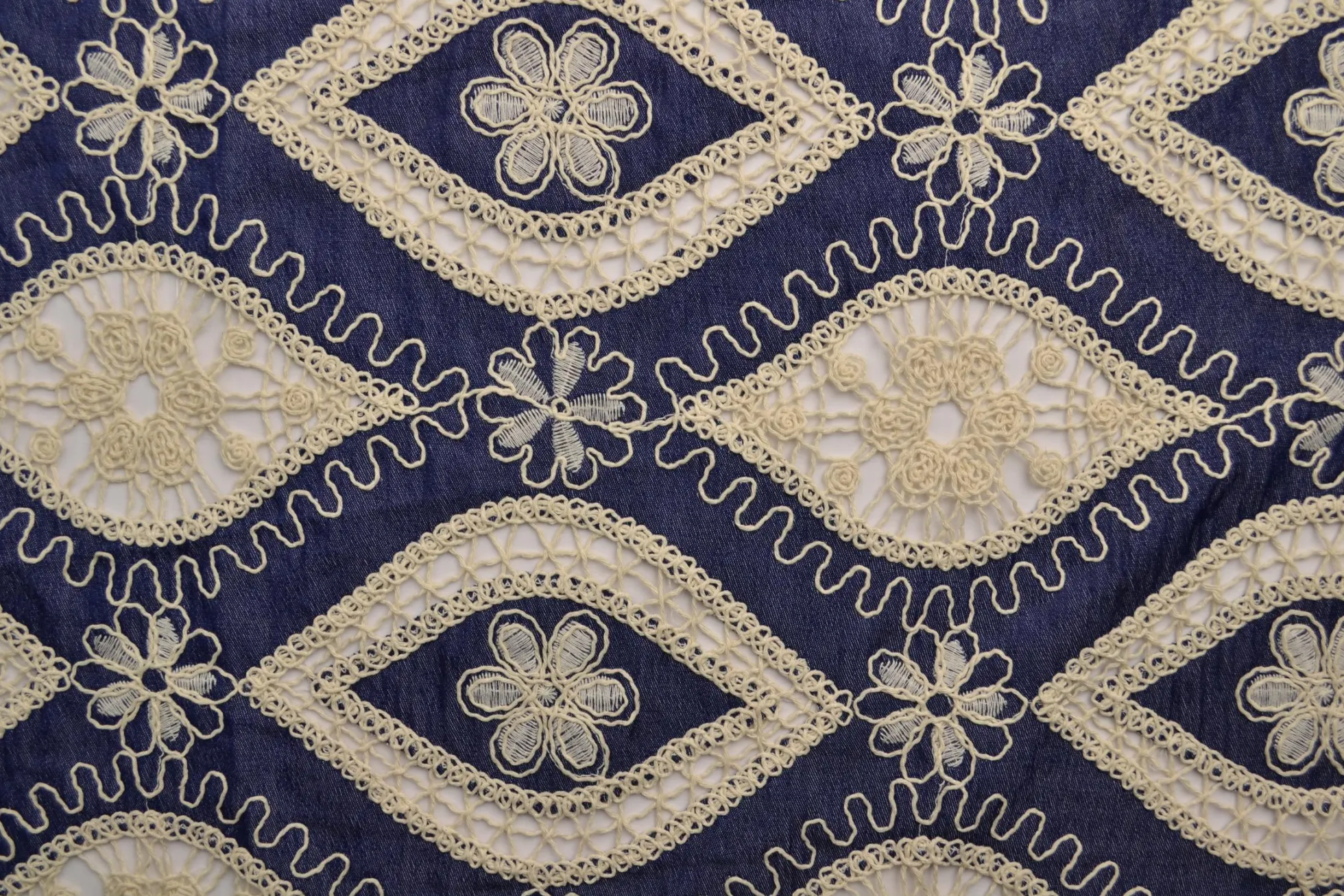 Broderie jeanslook – Dark blue vintage floral