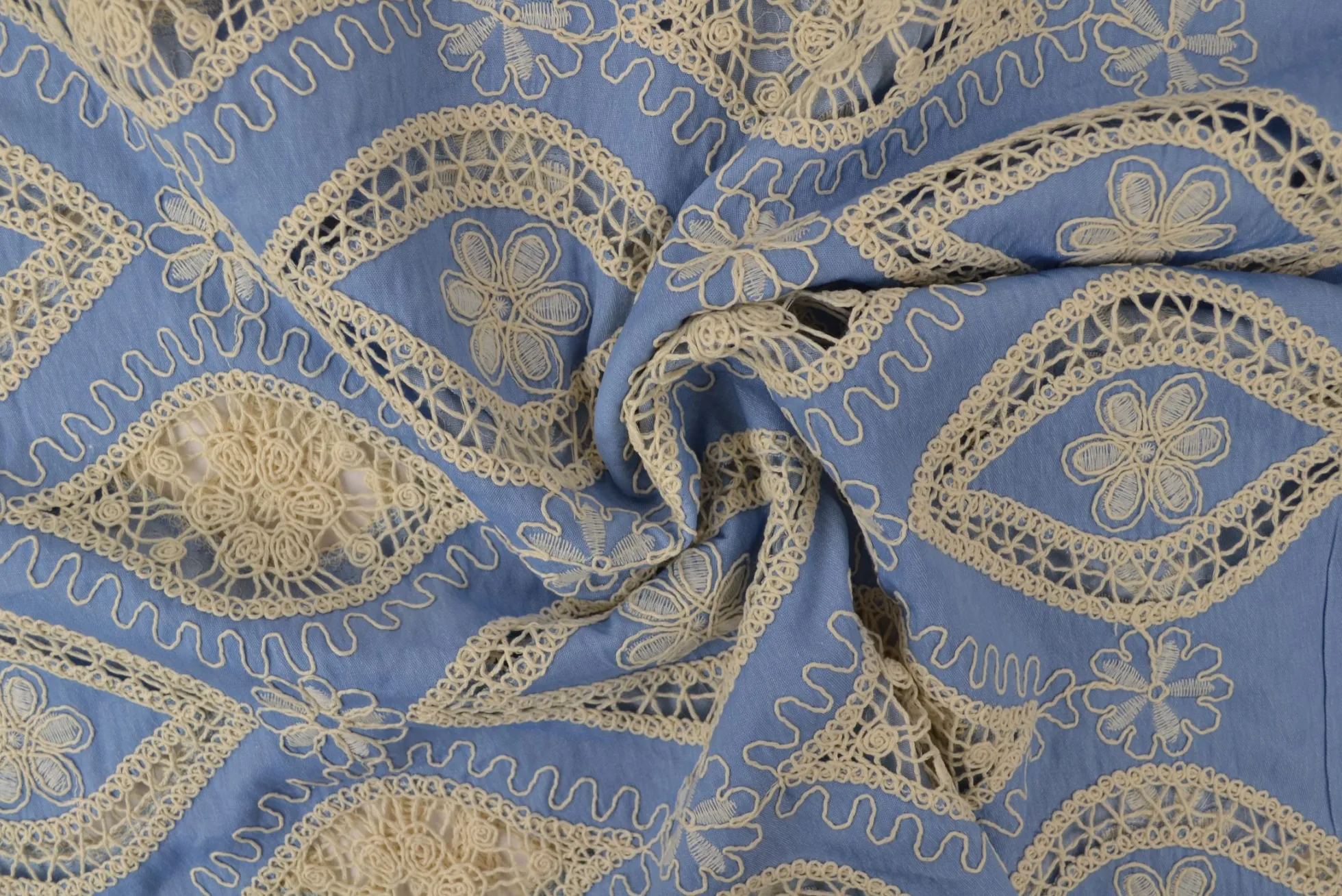 Broderie jeanslook – Light blue vintage floral