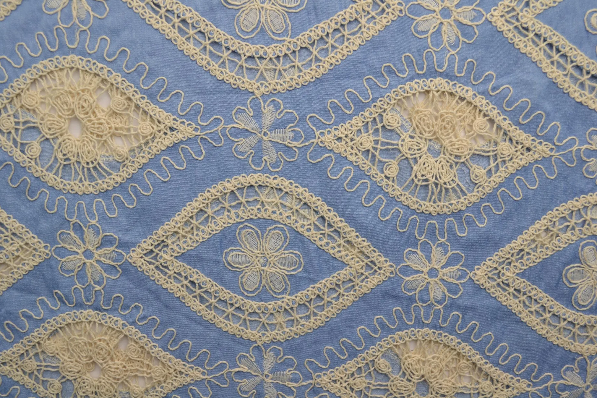 Broderie jeanslook – Light blue vintage floral