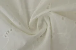 Broderie katoen – Gebroken wit bladeren