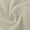 Broderie katoen – Gebroken wit wavy