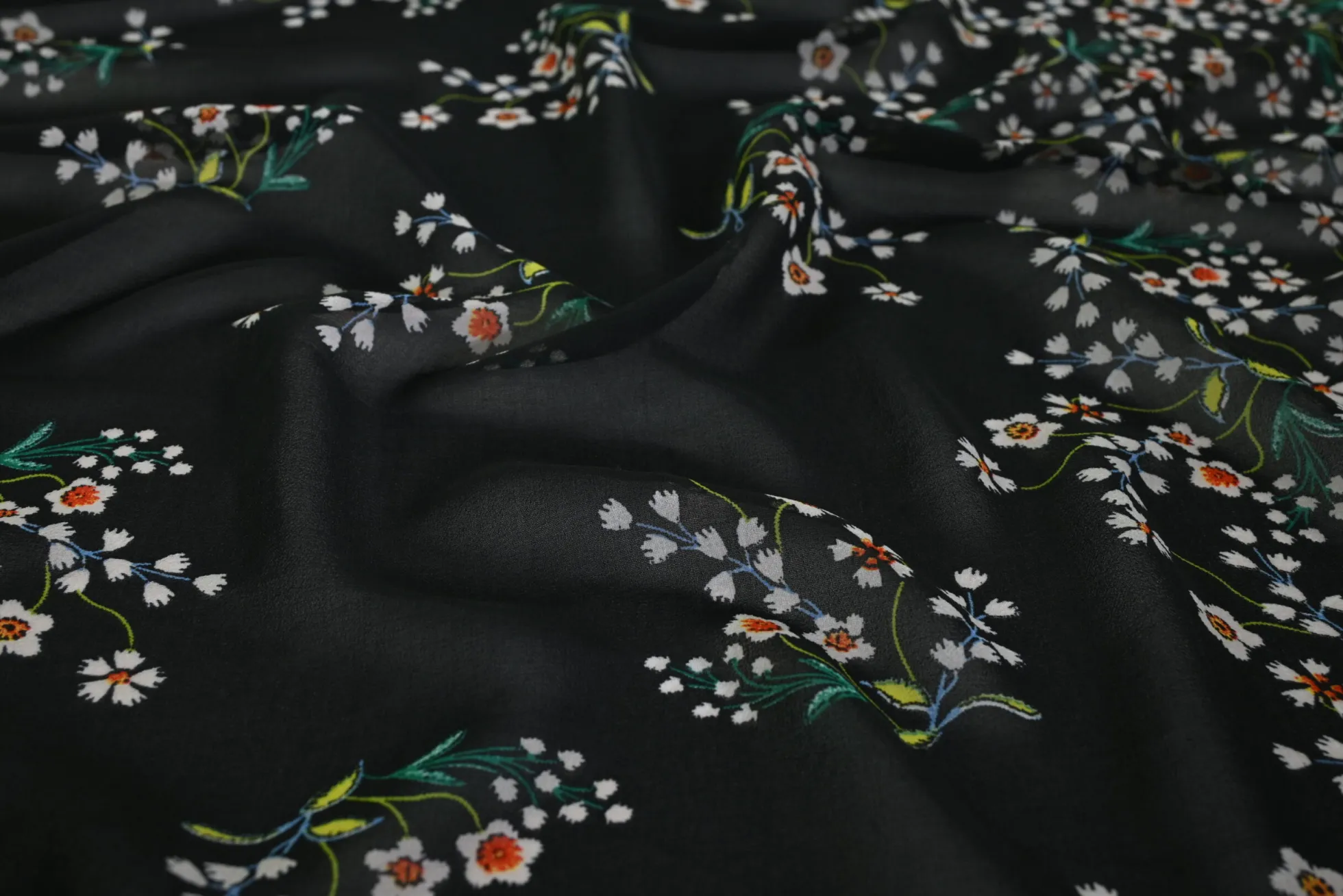 Chiffon – Daisy dance black border