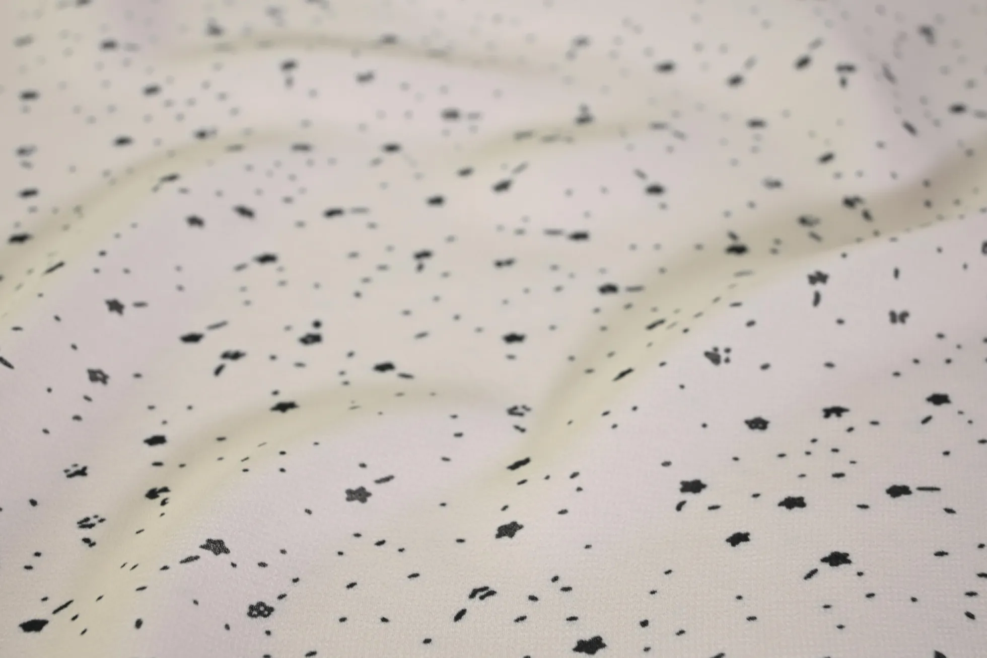 Chiffon – Floral speckles on ivory