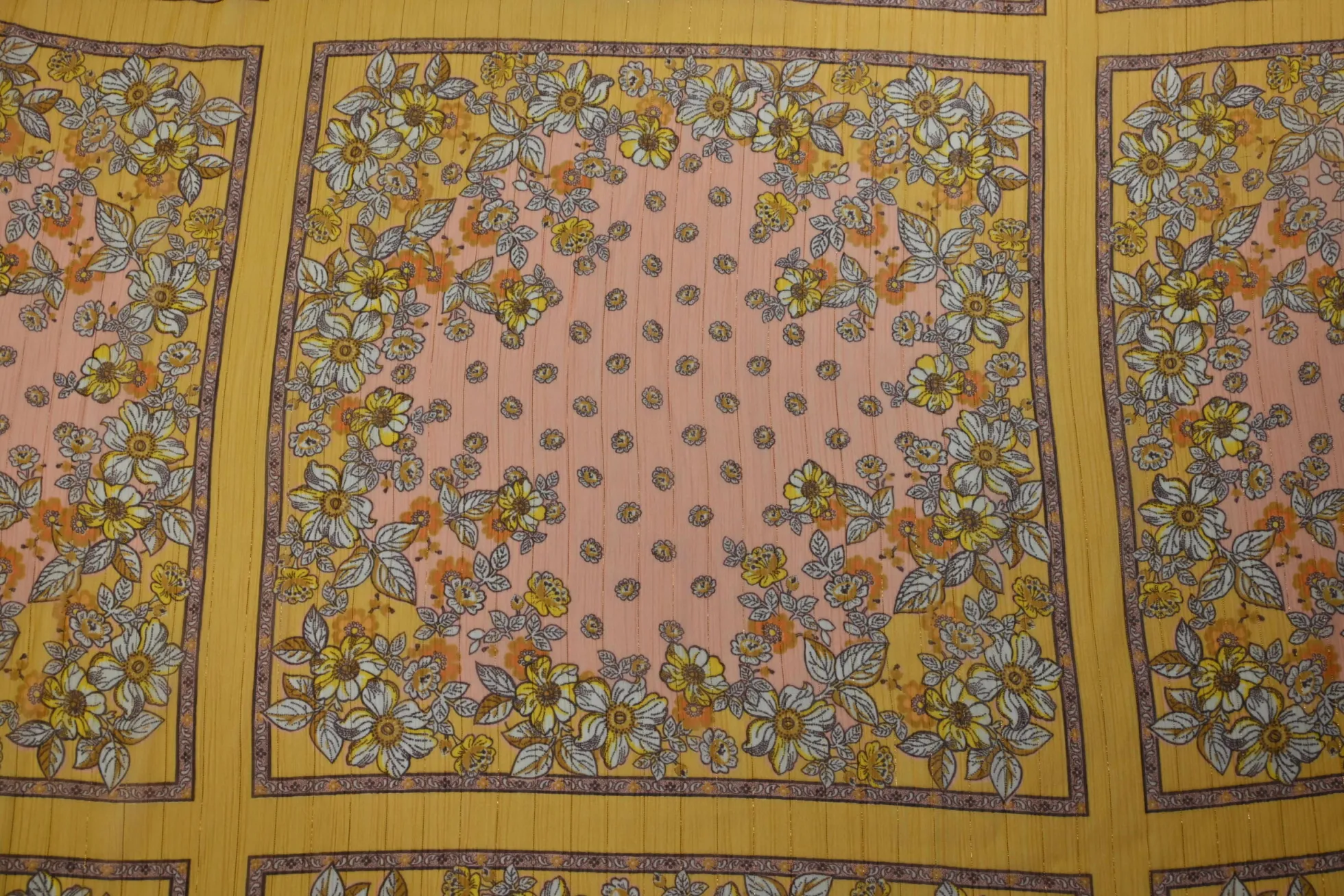 Chiffon – Flowers in the window yellow / salmon with lurex