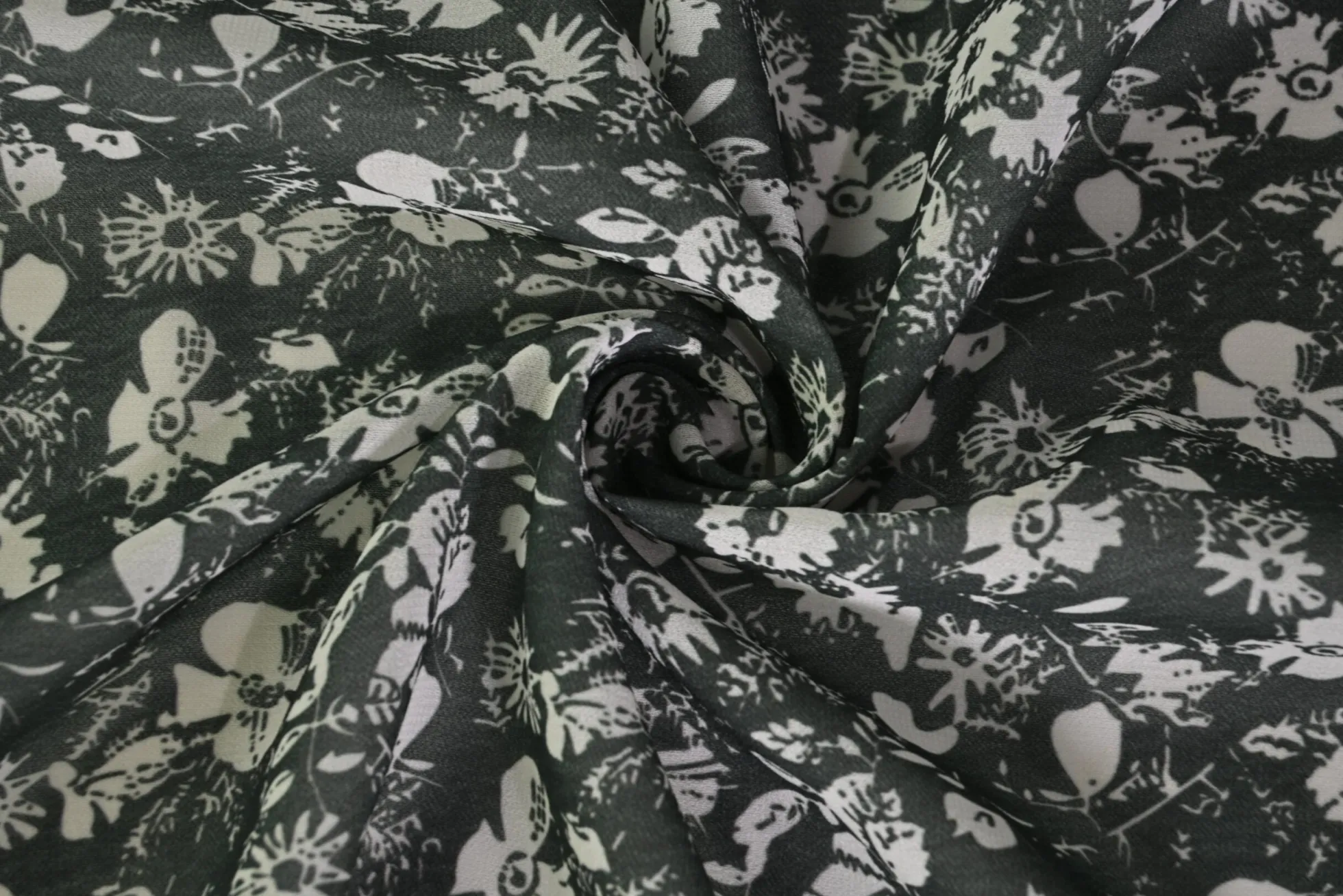 Chiffon – Line art flowers