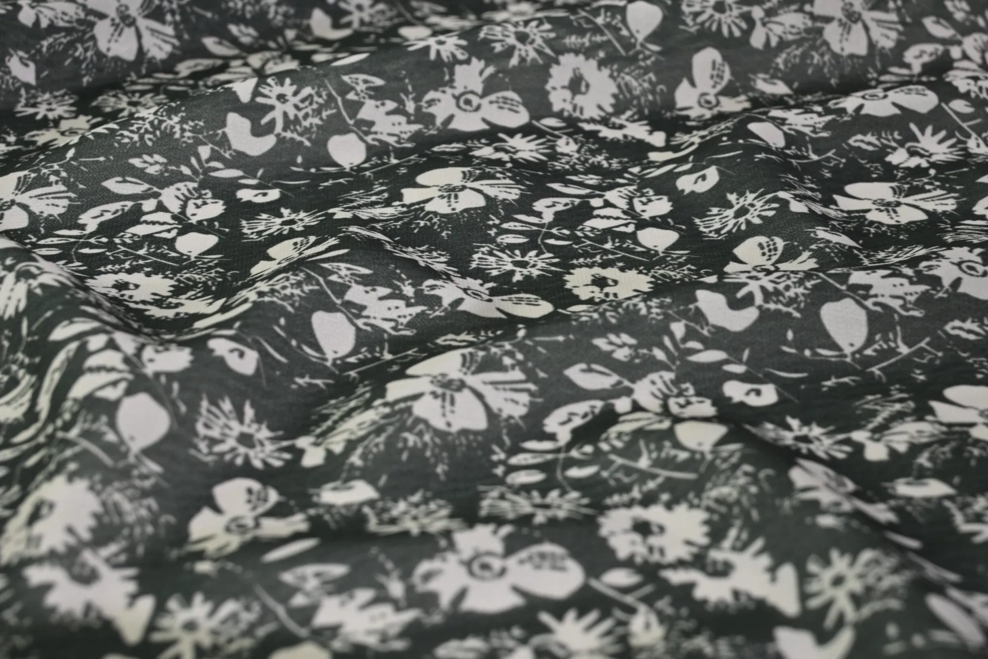 Chiffon – Line art flowers