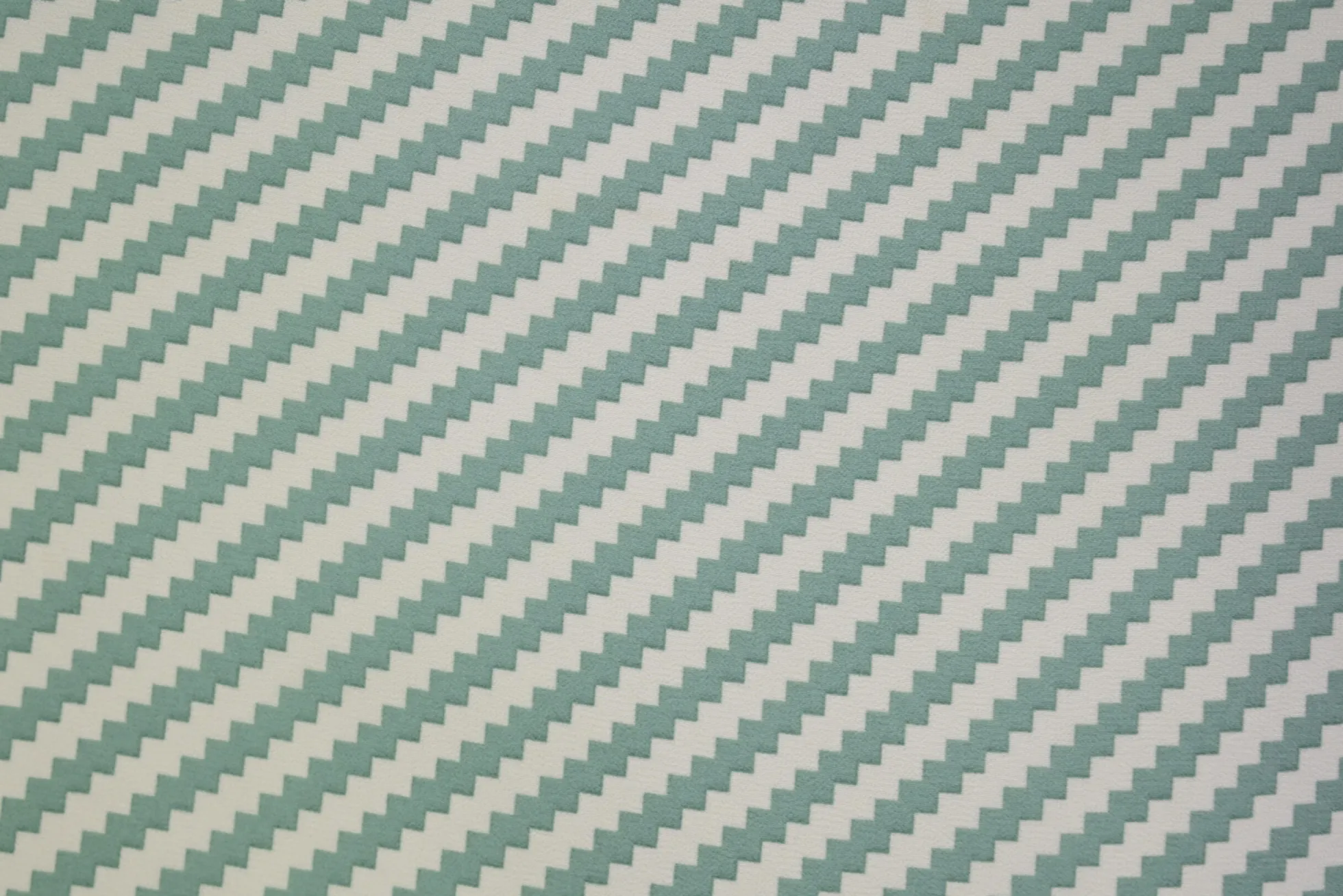 Chiffon – Minty zigzag lines