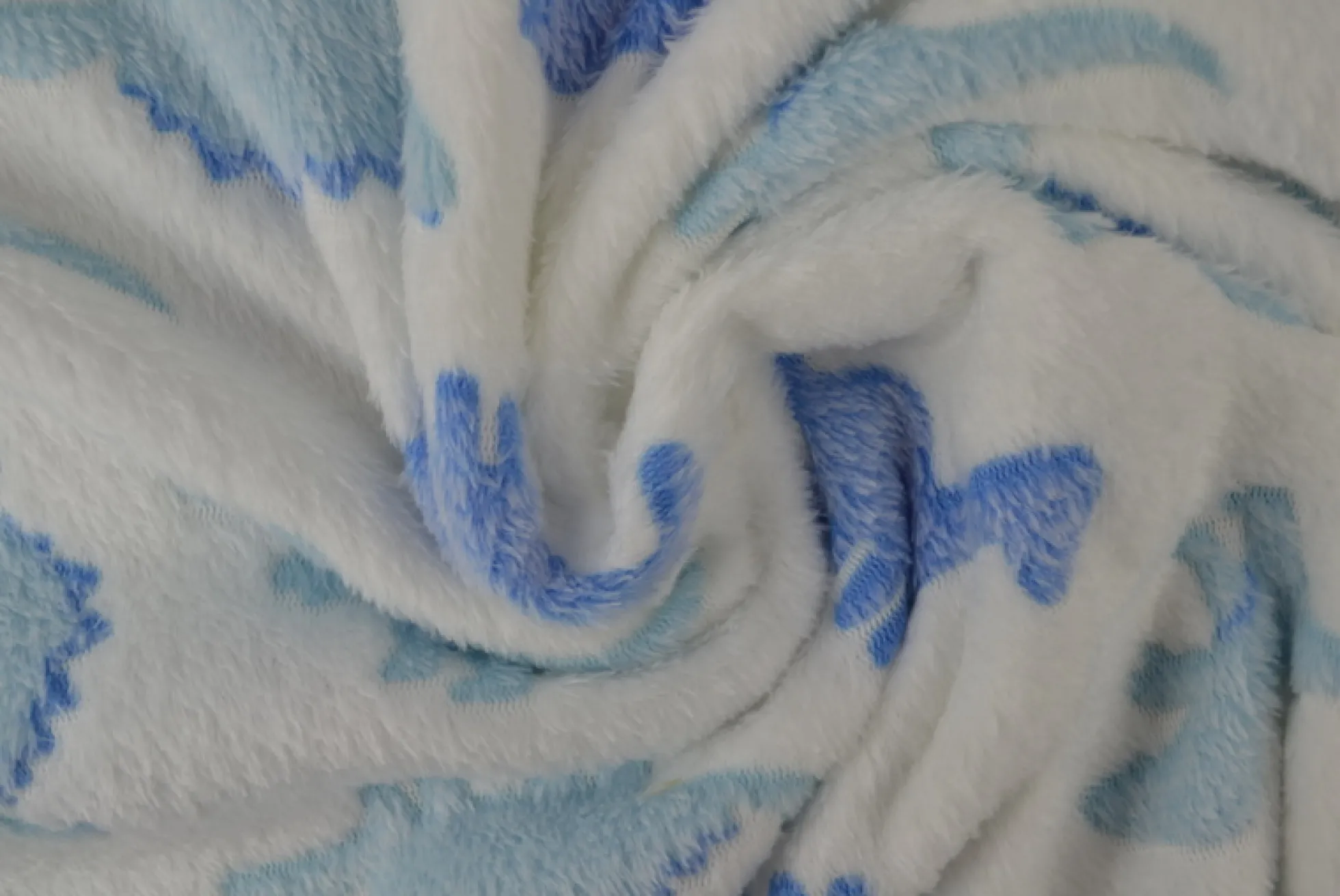 Coral fleece – Blue dino on offwhite