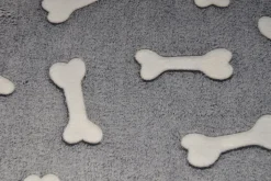 Coral fleece – Bones on dark