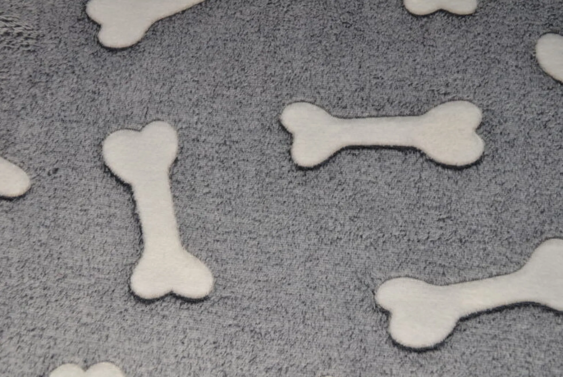 Coral fleece – Bones on dark