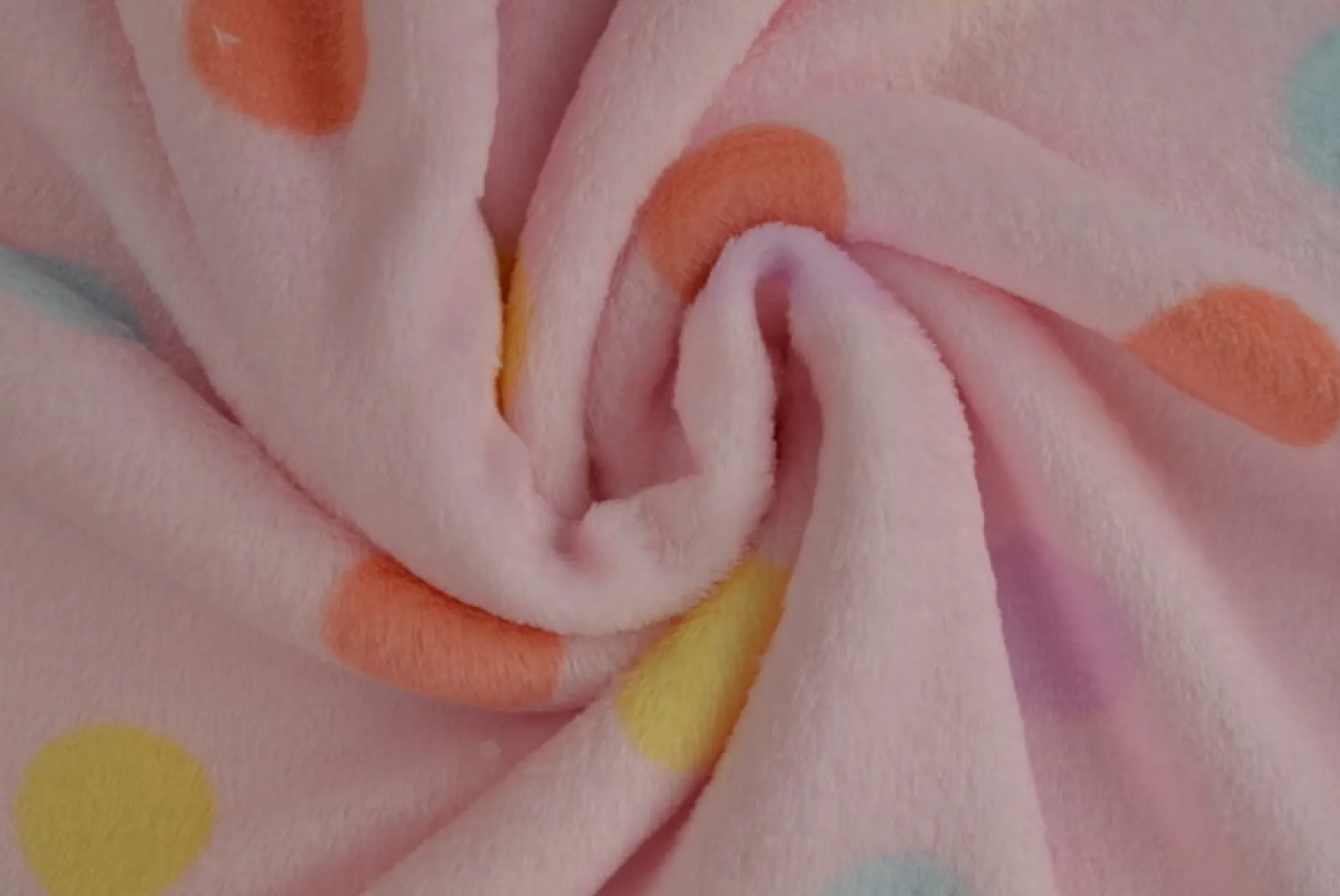Coral Fleece – Colorful dots on baby pink
