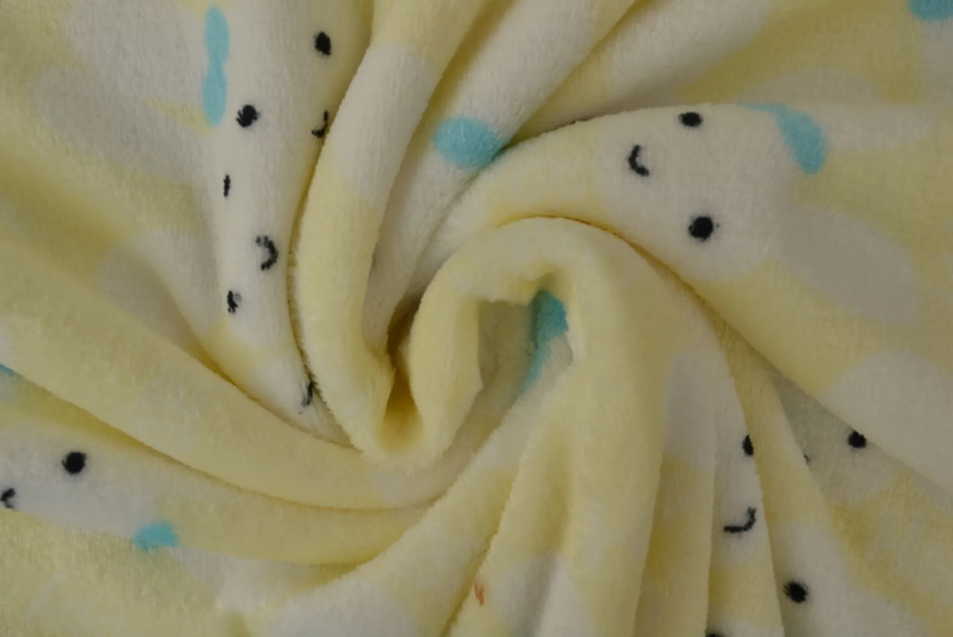 Coral Fleece – Sweet bunnies pastel yellow