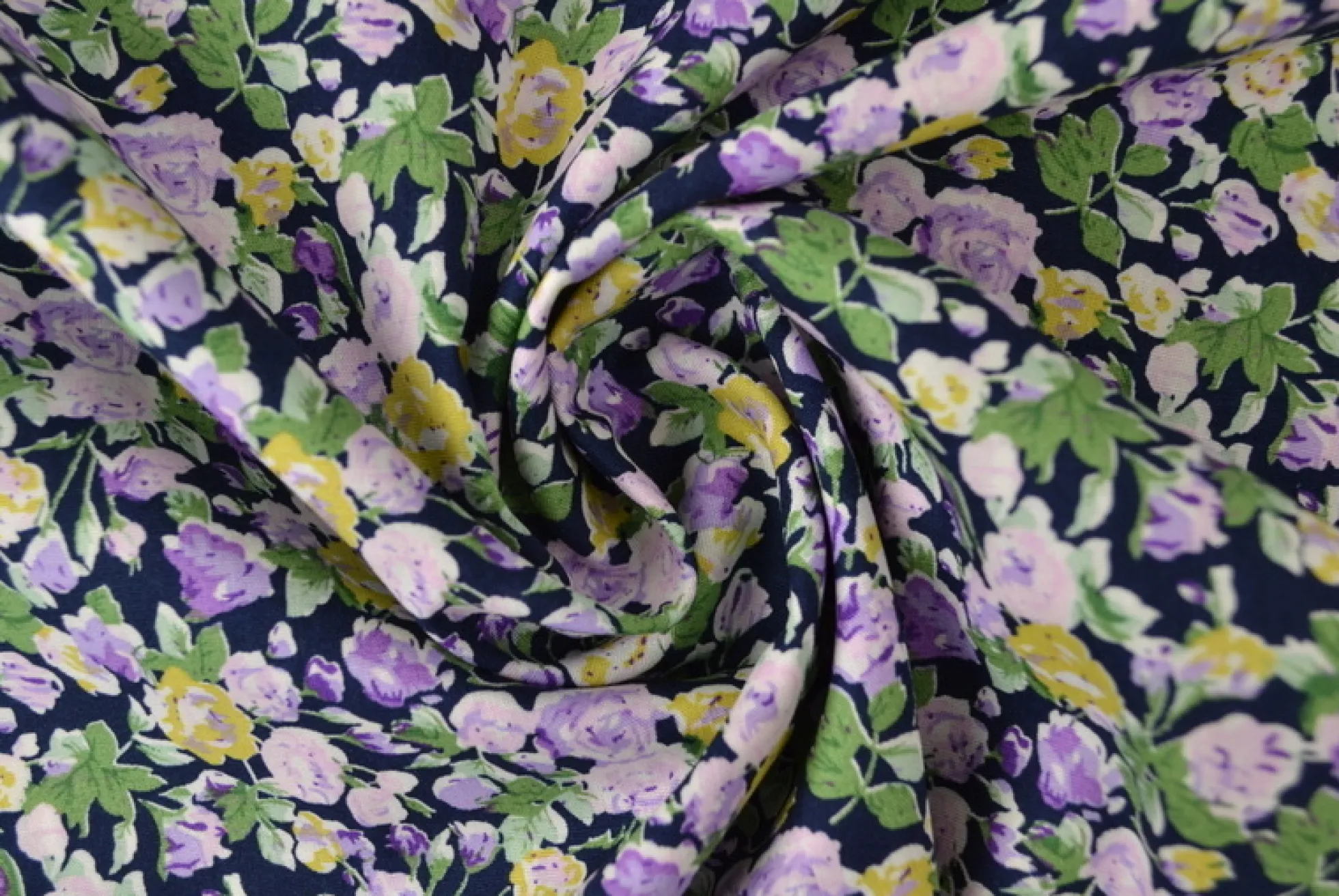 Coupon 170cm x 150cm | Katoen poplin – Retro bloemenprint paars en geel op navy