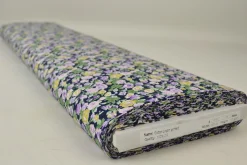 Coupon 170cm x 150cm | Katoen poplin – Retro bloemenprint paars en geel op navy