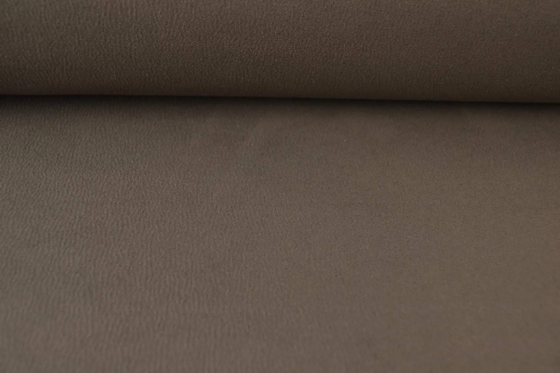 Coupon 130cm x 140cm | Meubelstof – Donker taupe suédelook