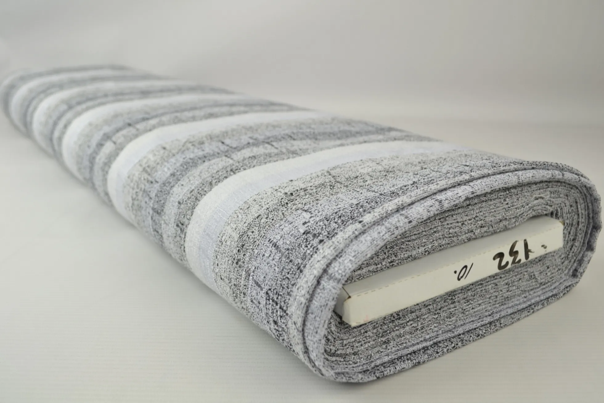 Coupon 125cm x 140cm | Pantalonstof – Wit gestreept melange met linnen