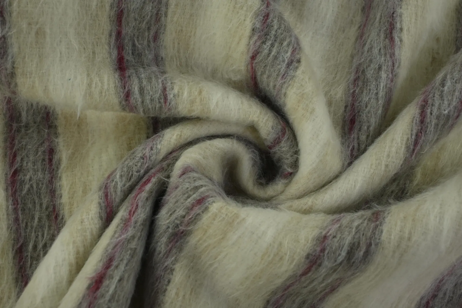 Coupon 100cm x 150cm | Wollen stof – Creme gestreept hoogpolig