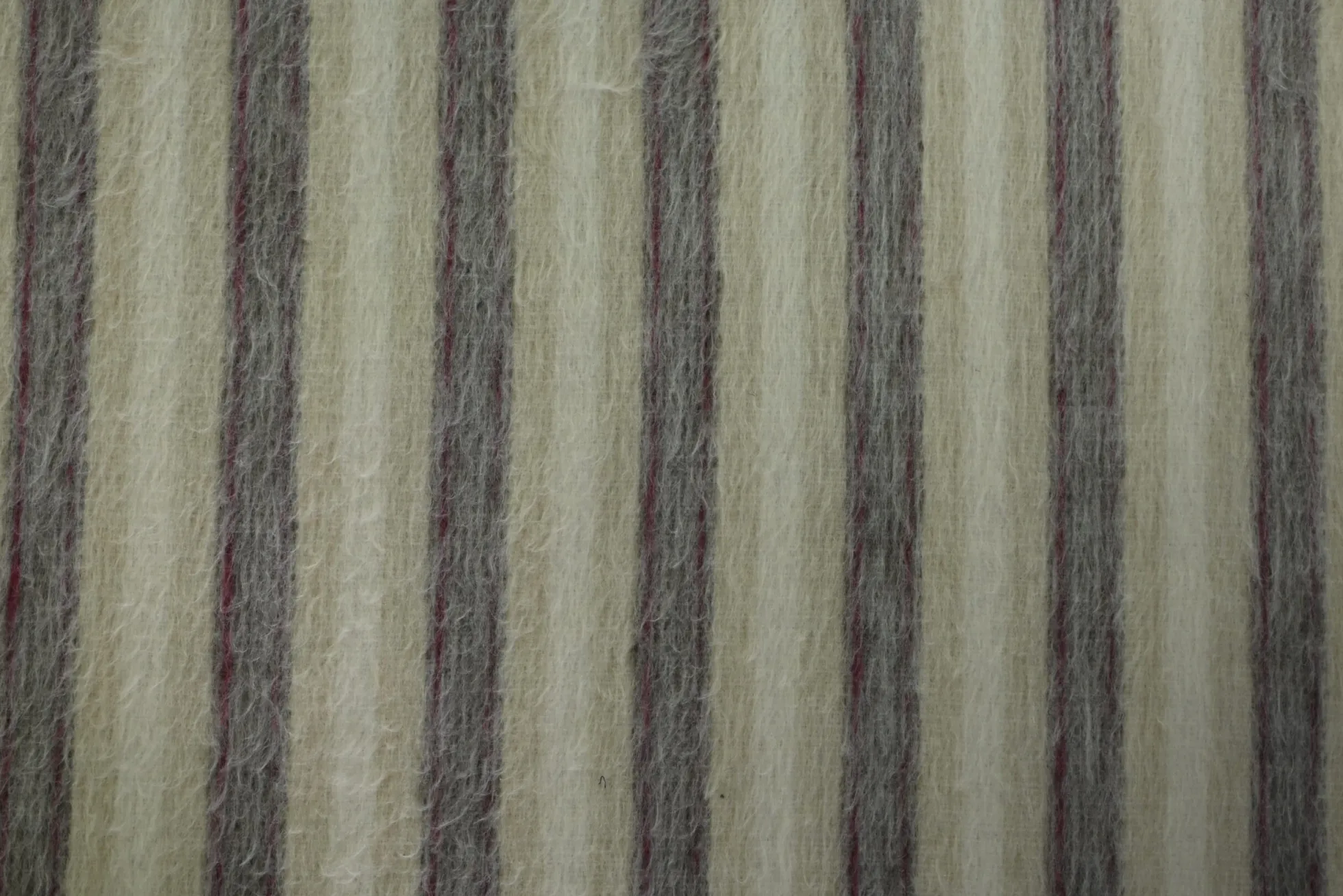 Coupon 100cm x 150cm | Wollen stof – Creme gestreept hoogpolig
