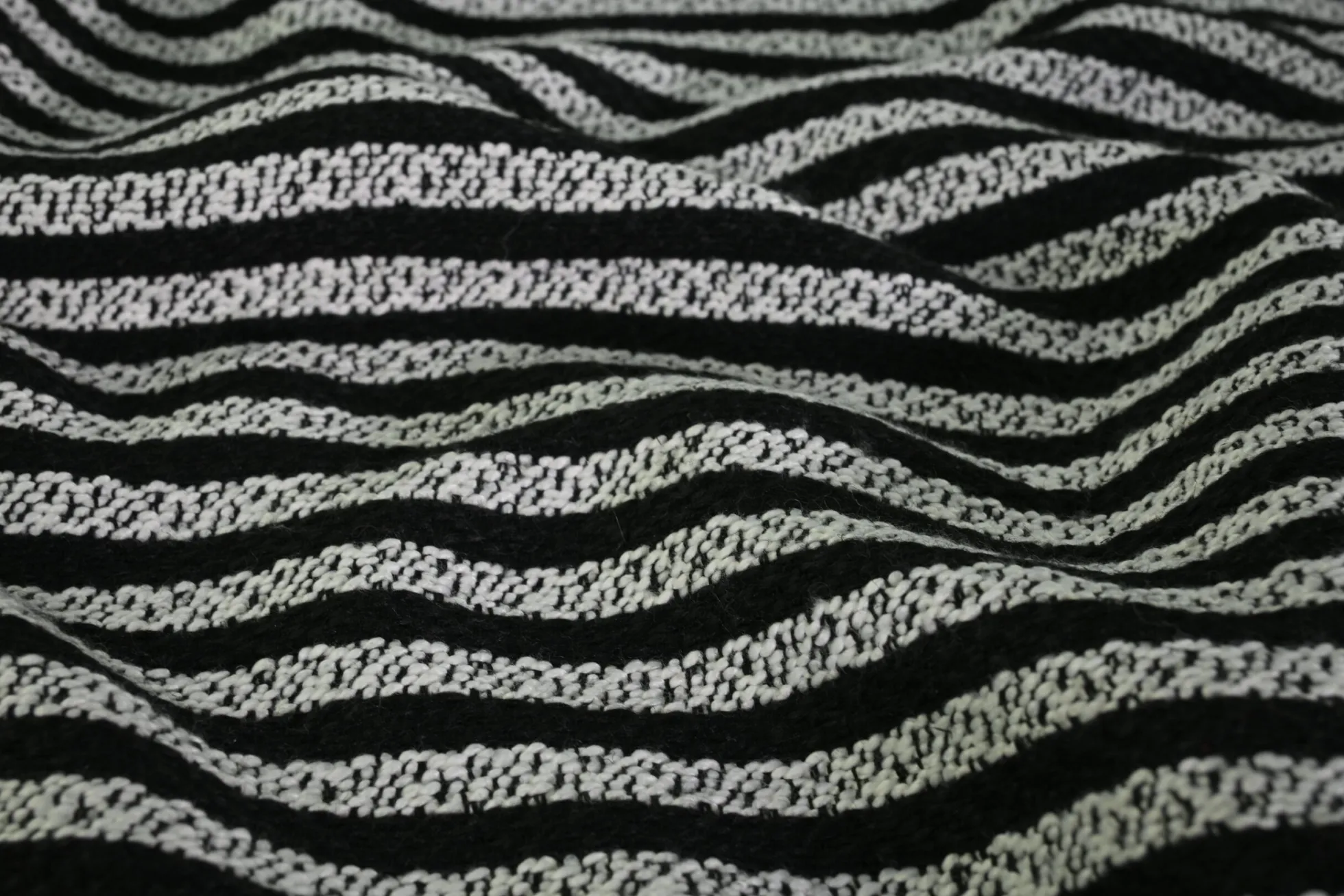 Coupon 60cm x 150cm | Wollen stof – Zwart / wit gestreept