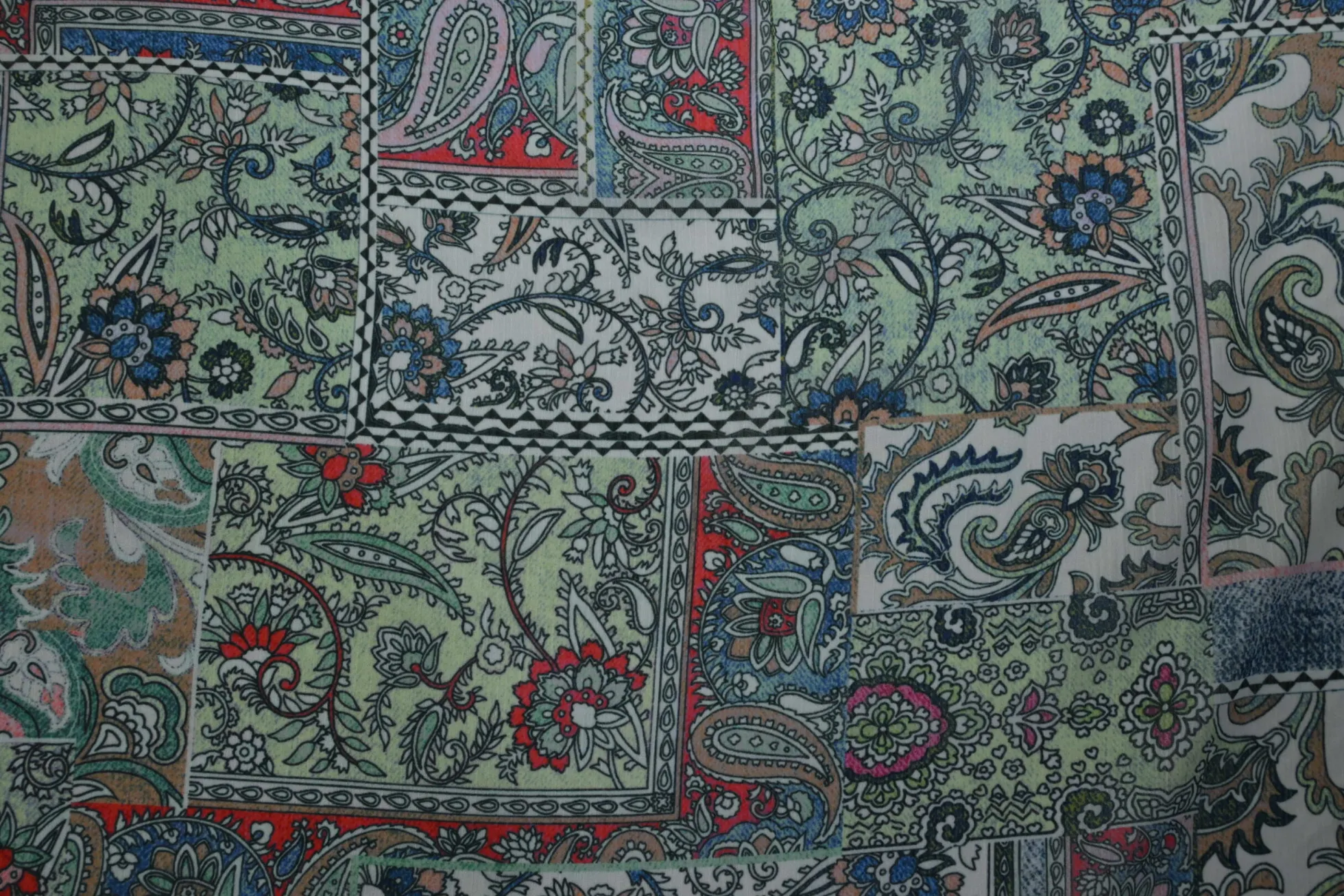 Crinkle chiffon – Colorful paisley fanstasy