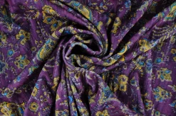 Fluweel stretch – Paisley on purple crushed look