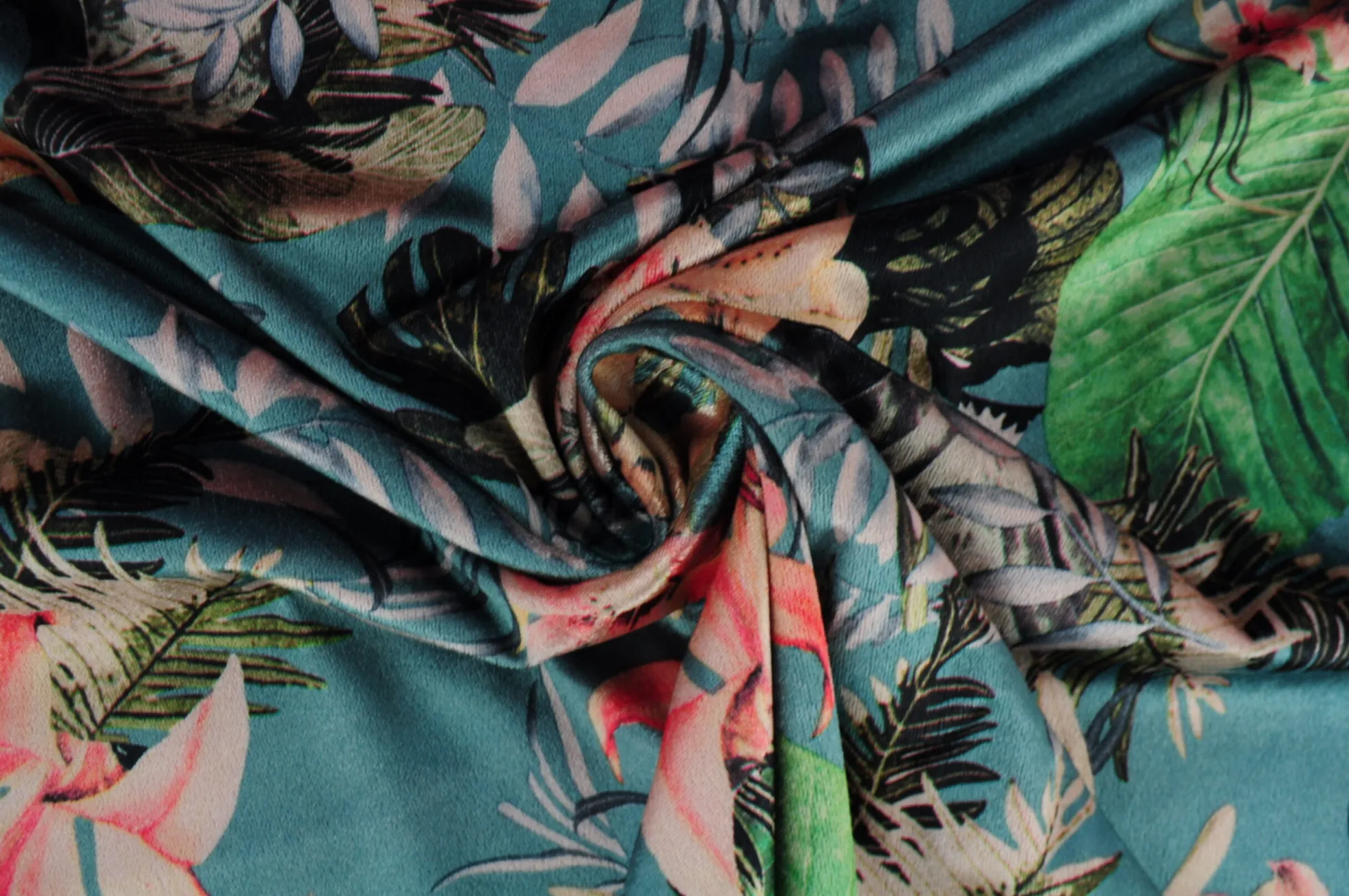 Fluweel stretch – Tropical flowers on old green