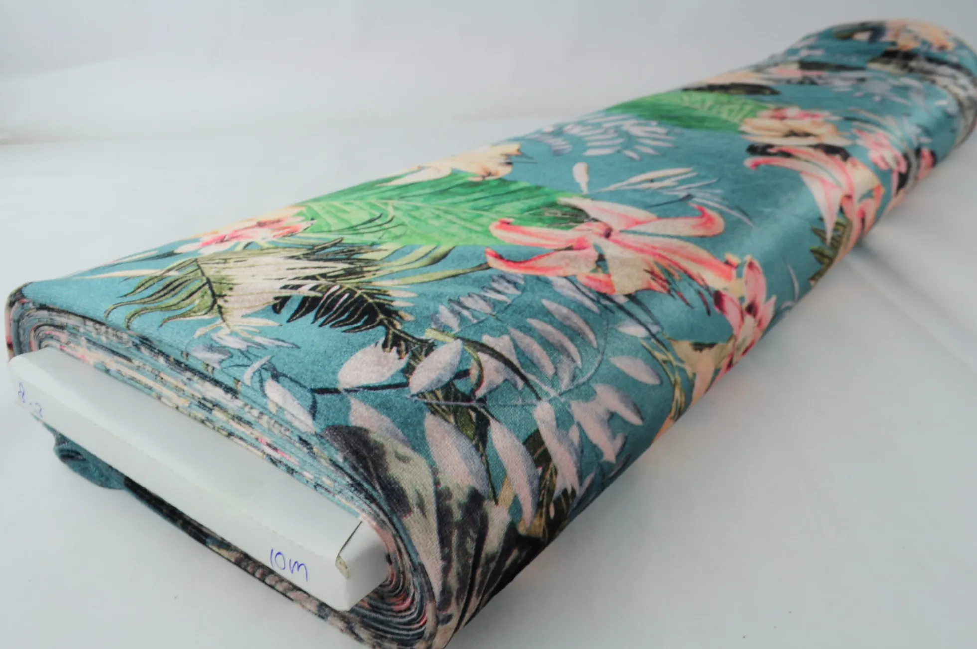 Fluweel stretch – Tropical flowers on old green