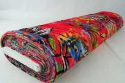 Fluweel stretch – Tropical leaves on red crushed look