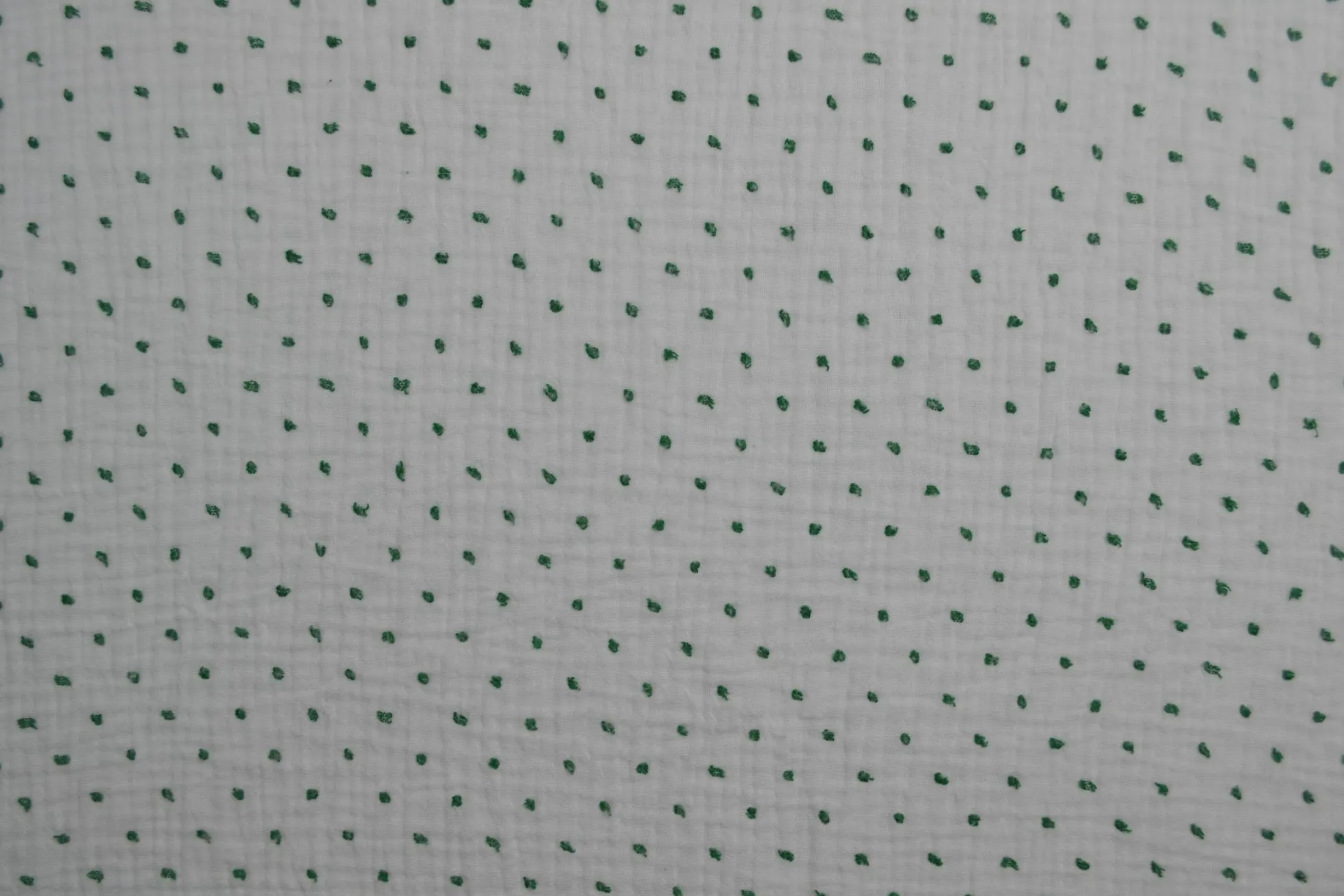 Hydrofiel / Mousseline dobby – Wit met groene stippen
