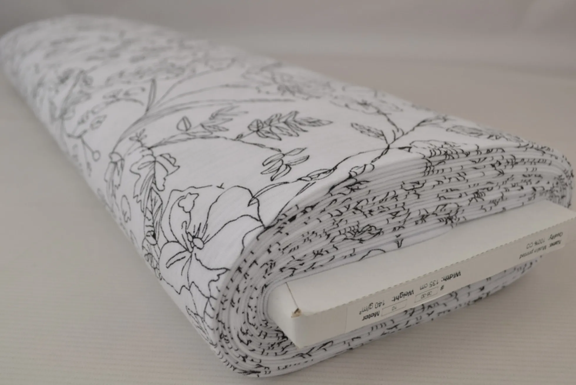Hydrofiel / Mousseline – Floral lijntekening wit