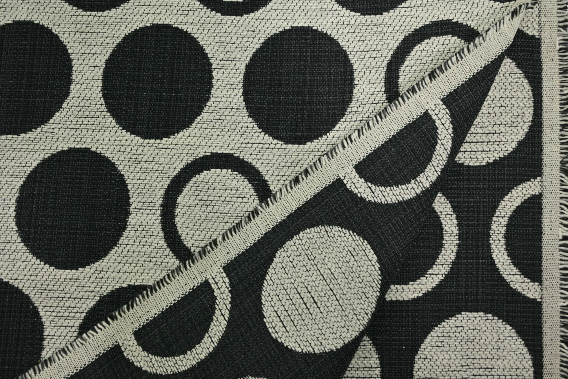 Jacquard Gobelin – Black & silver grey dots
