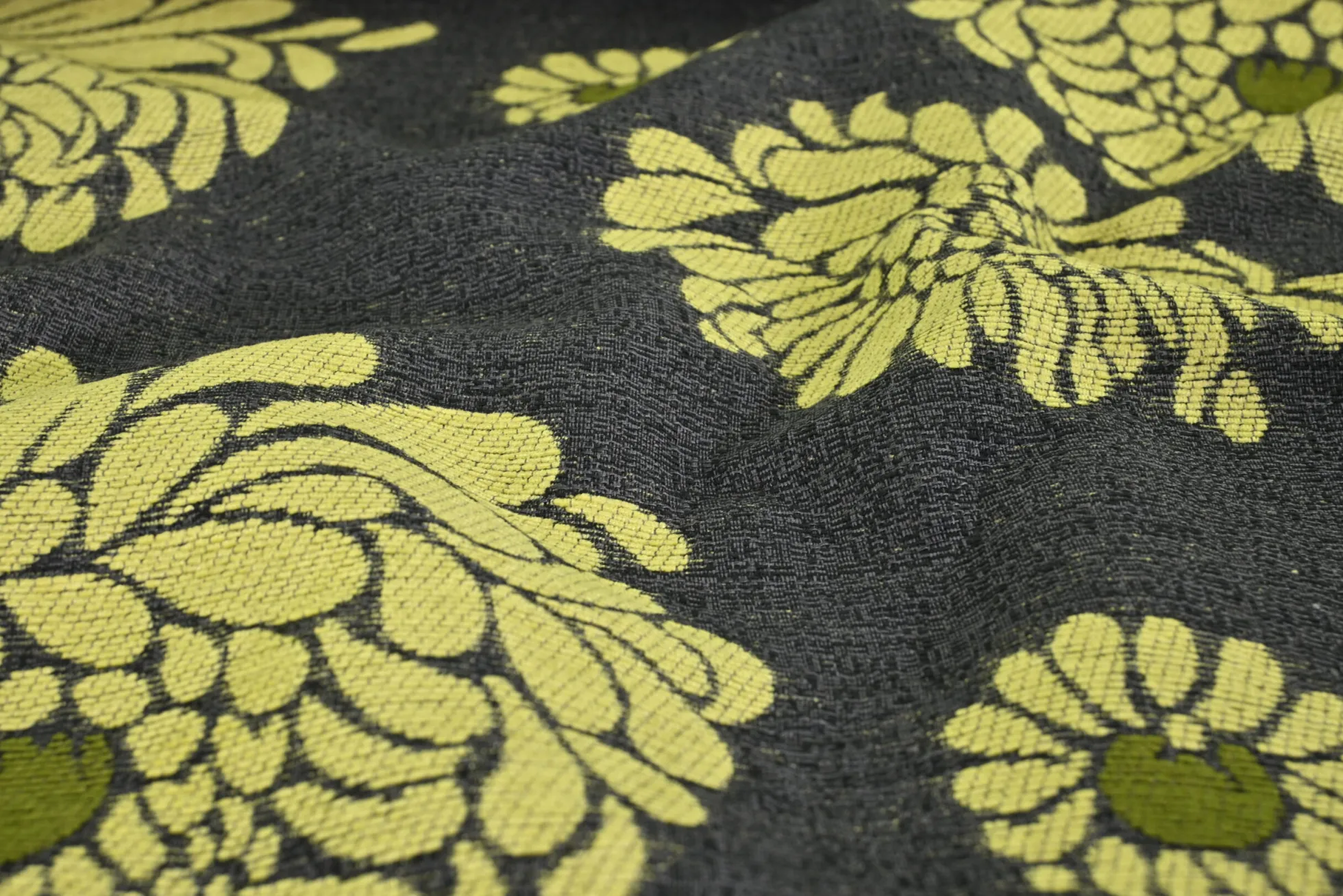 Jacquard Gobelin – Charcoal yellow floral