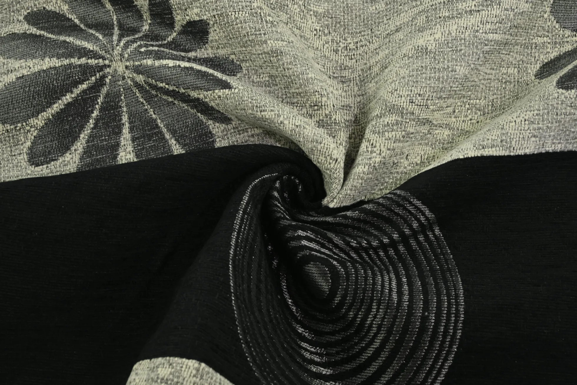 Jacquard Gobelin – Graphic flower black