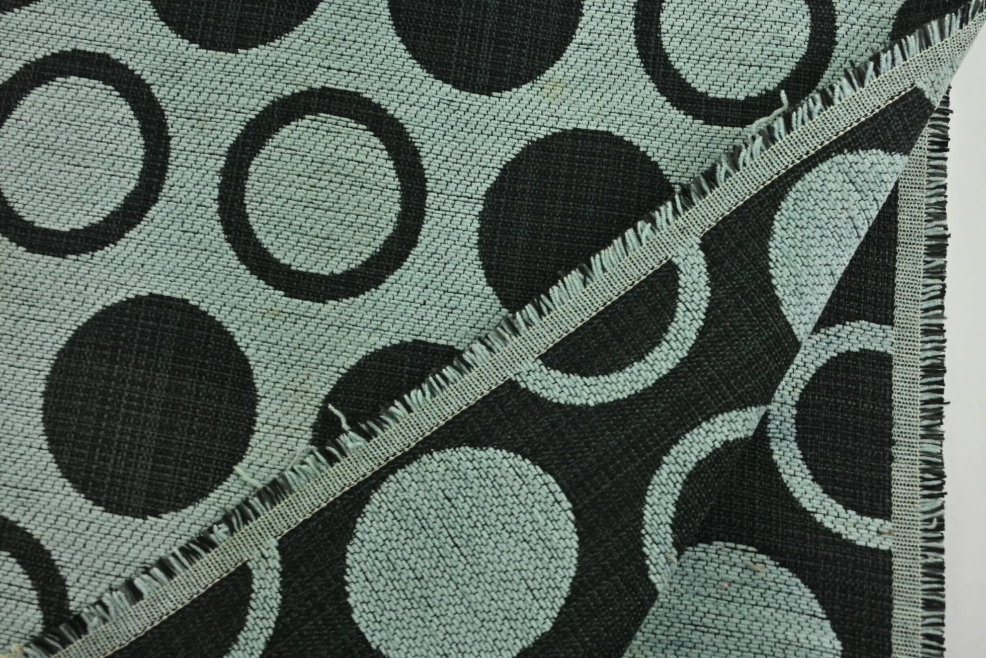 Jacquard Gobelin – Grey dot black