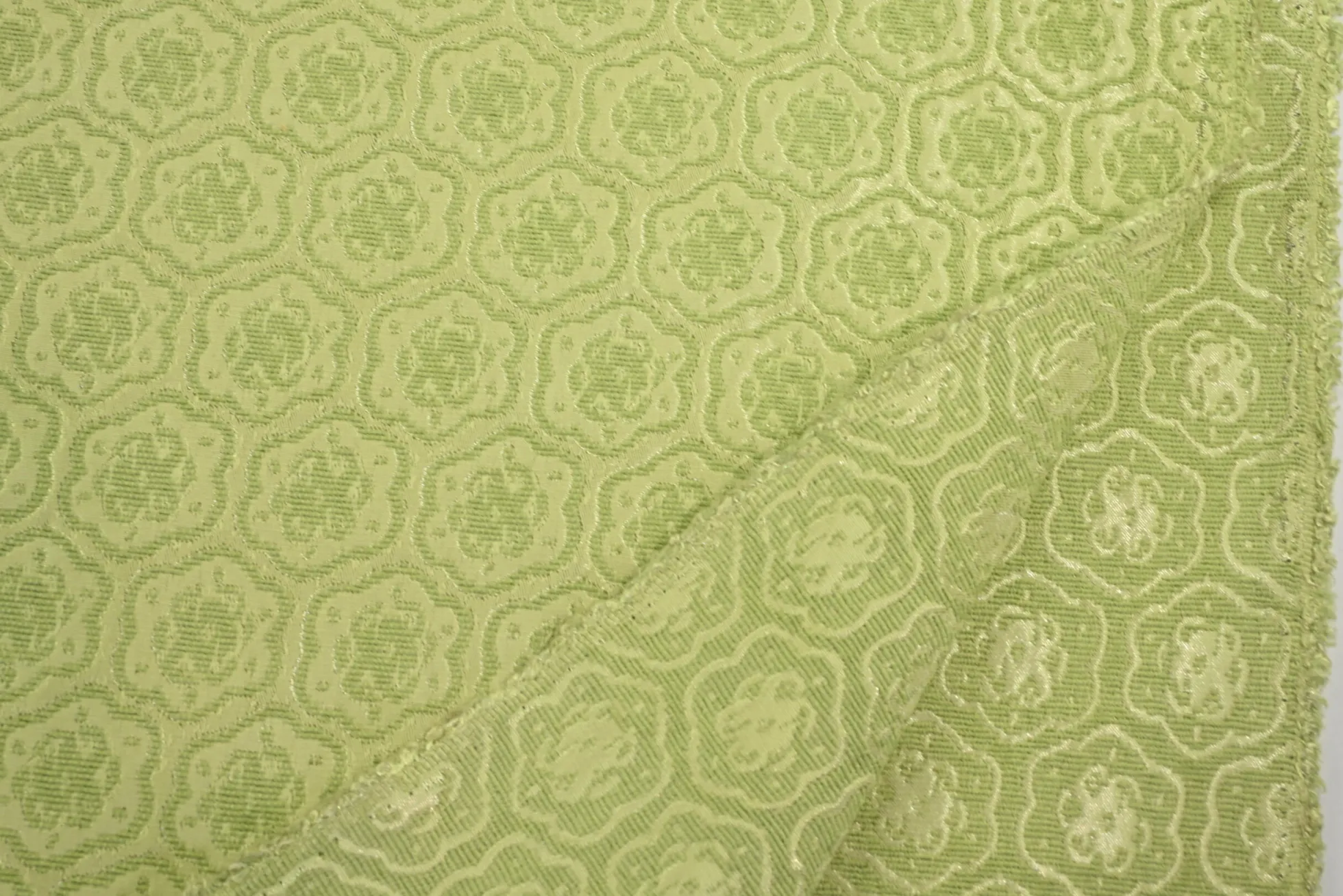 Jacquard Gobelin – Pastel green medallion