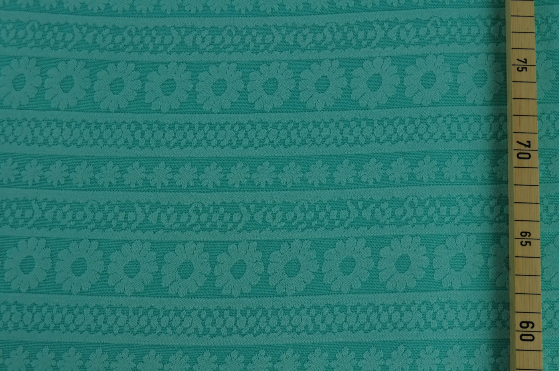 Jacquard jersey – Flower lines mintgroen – Rol 15m x 150cm