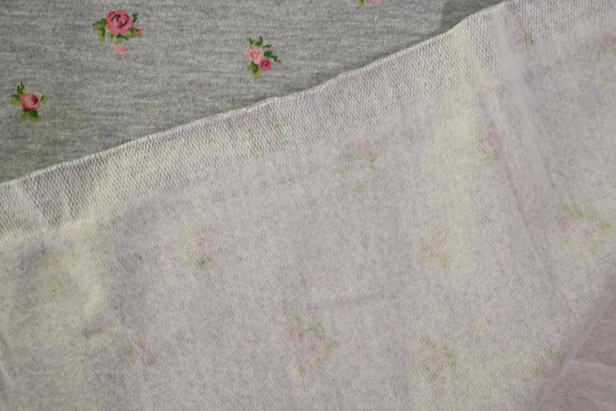 Jogging – Roses on grey melange