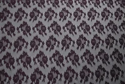 Kant – Aubergine bloemen