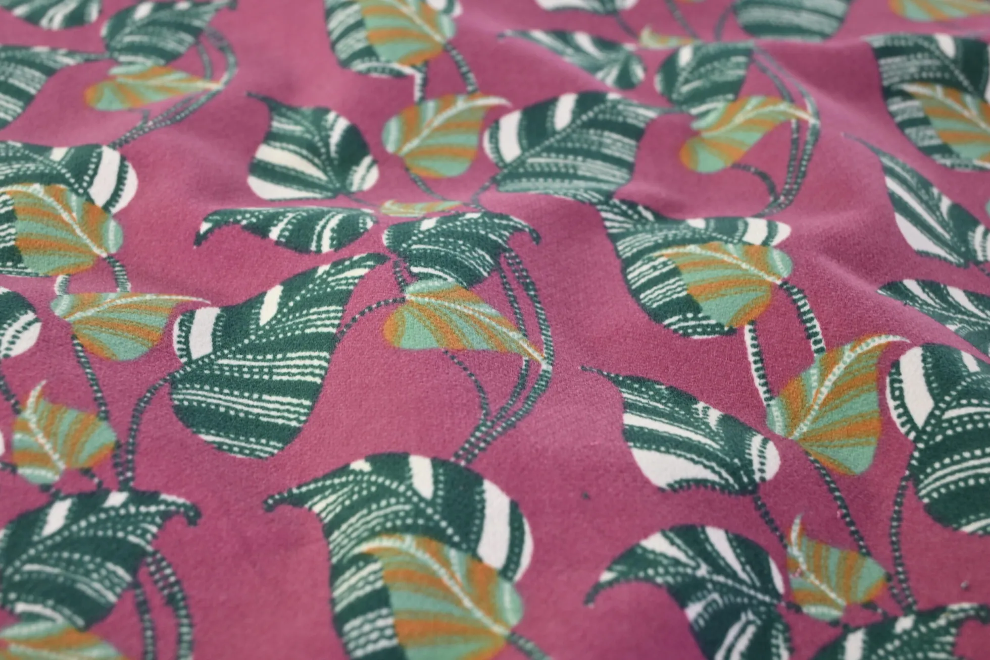 Katoen fluweel stretch – Berry jungle