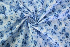 Katoen poplin – Blue Watercolor Petals