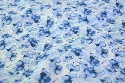 Katoen poplin – Blue Watercolor Petals