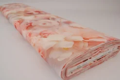 Katoen poplin digitaal – Roses & butterflies salmon